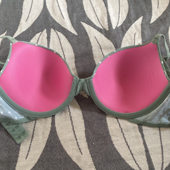 Pink 32D bra - Picture 2 of 3